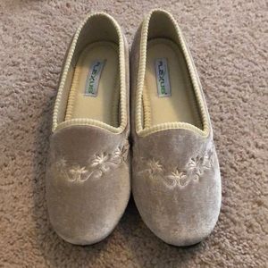 Flexus comfy slippers/house shoes